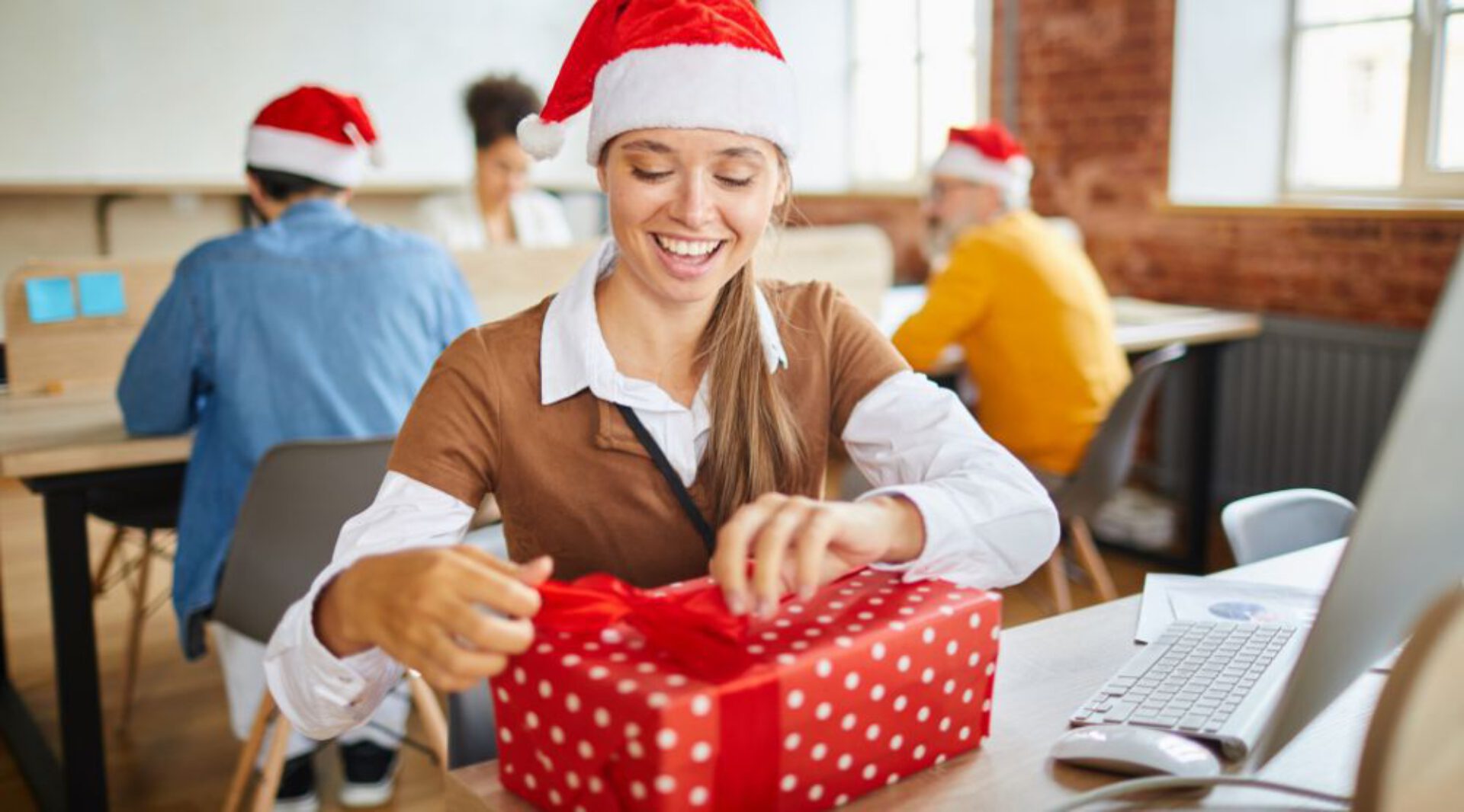 Waarom originele kerstpakketten beter zijn voor de teamgeest