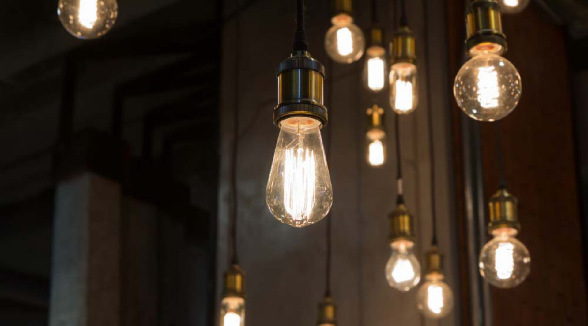 Verlicht je leefruimte: Een gids voor verschillende lampen en verlichtingsstijlen