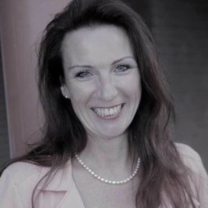Lezing familiekarma reincarnatie en tweelingzielen Desiree van Toor Spirituele beurs expo Bloom web