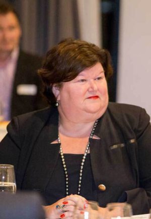 Reizen of thuisblijven in tijden van corona astrologie Maggie De Block Bloom web