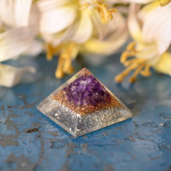 Bloom Webshop Orgonite Piramide Amethist 3