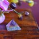 Bloom Webshop Orgonite Piramide Amethist 2